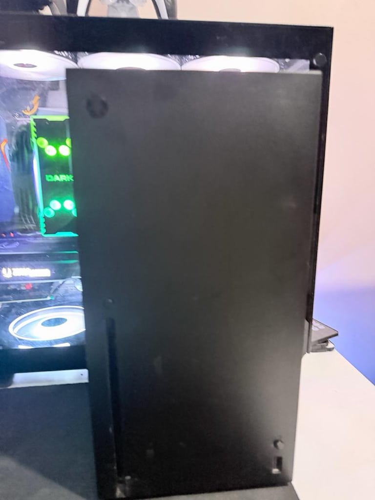 TEMİZ XBOX SERİES X 1 TB SSD - 4