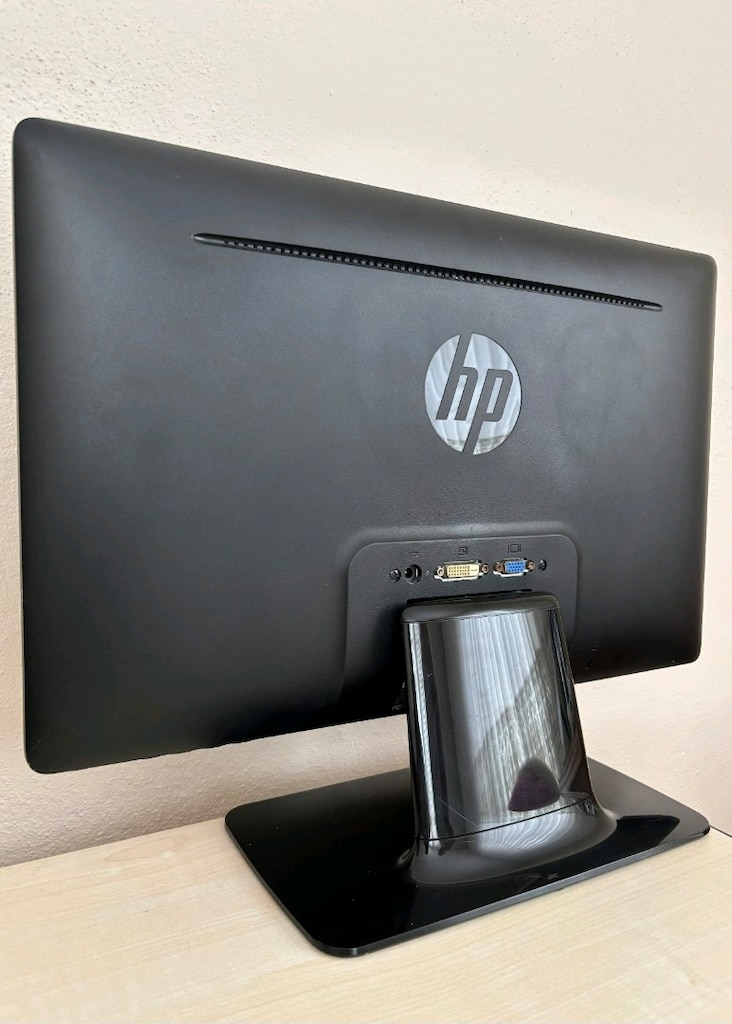20" inc HP LED MONİTÖR ( 2011X ) VGA,DVI SORUNSUZ TEMIZ ÜRÜN - 2