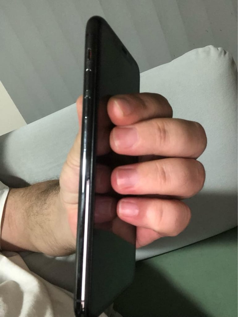 iPhone 11 Pro Max 64 GB - 4