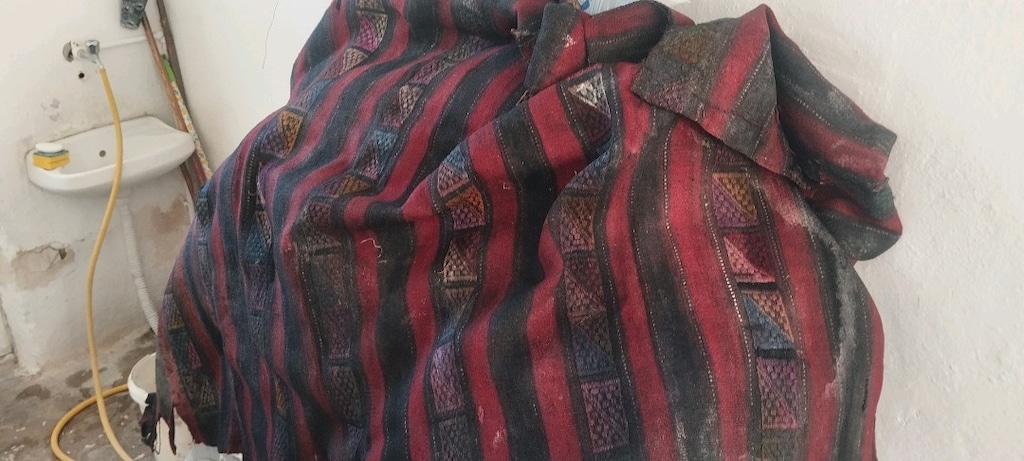 dokuma kilim. en az 50 senelik yörük çuvalı kılımı diye geçiyor e - 2