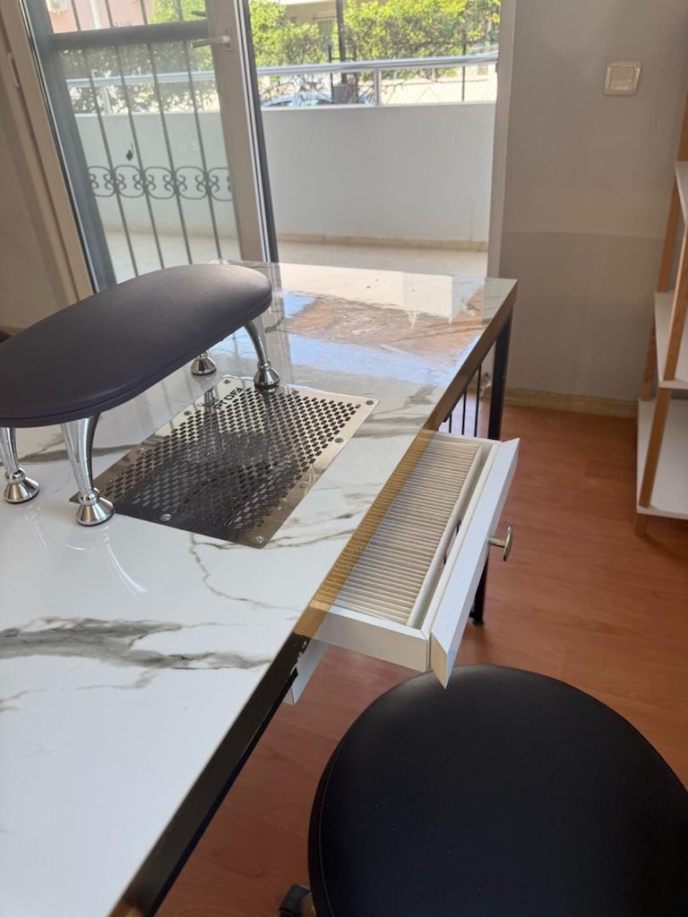 Çalışır Vaziyette Tırnak Masası ve Takımı - 2