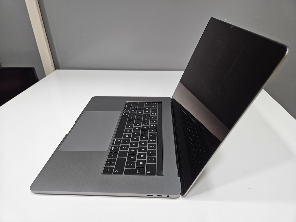 MACBOOK PRO + İ7 İŞLEMCİ + 16 GB RAM + 500 GB SSD + 15 İNÇ - 4