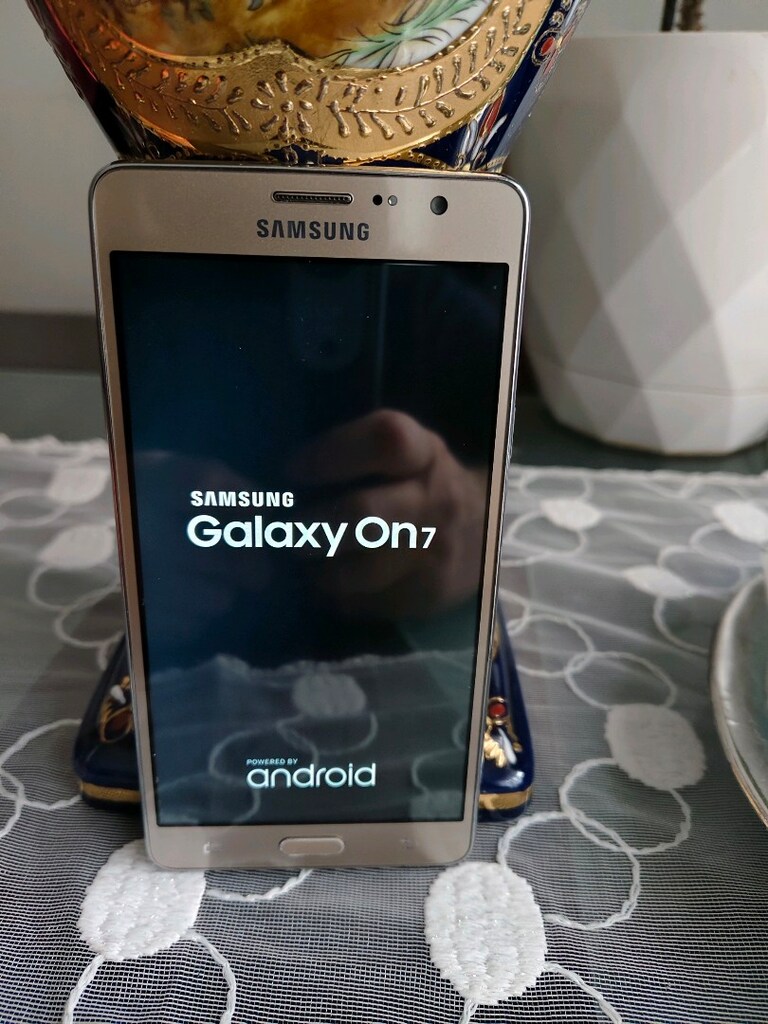 SAMSUNG GALAXY ON7 - 9