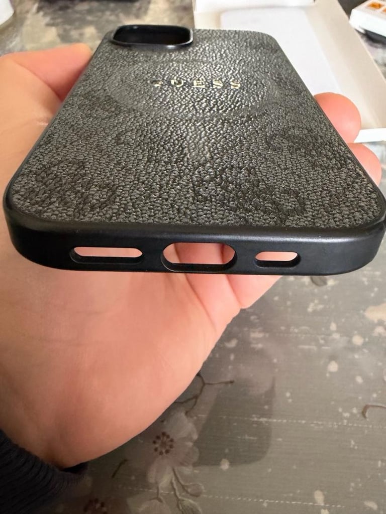 GUESS iPhone 15 Kılıfı – MagSafe Uyumlu, Siyah - 5