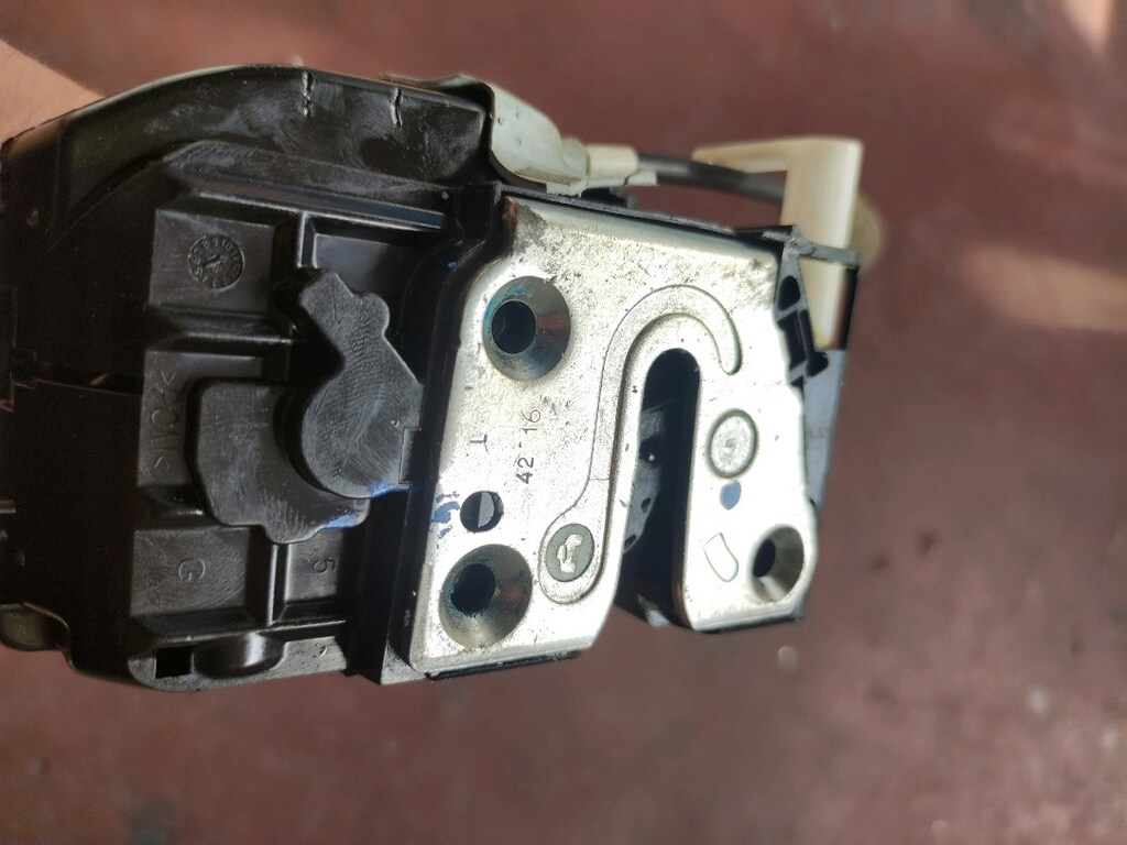 Nissan Qashqai sol ön kapı kilidi orijinal - 4