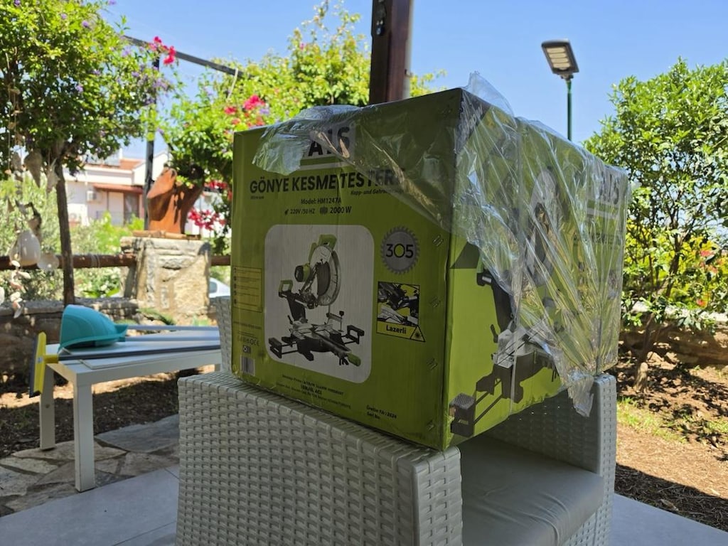 HAIS HM1247A Kızaklı Gönye Kesme Makinesi – 2000W – 305mm -KAPALI KUTU