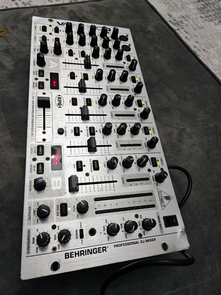 Behringer VMX1000 Professional DJ Mixer – 7 Kanal Profesyonel Mikser - 6