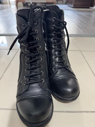 Beta siyah hakiki deri kadın bot