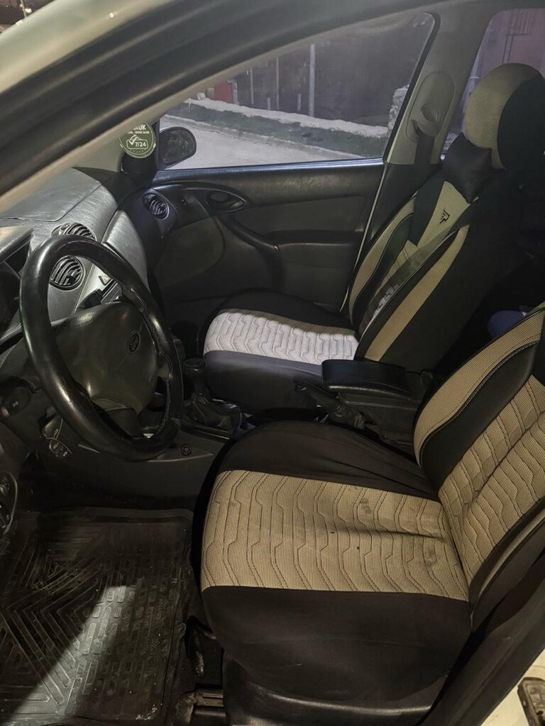 Ford Focus 1.4 - 8