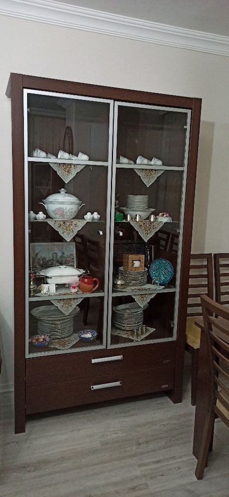 Vitrin ve TV sehpası
