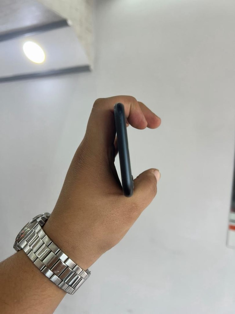 İPHONE SE 128 GB 2.NESİL - 6