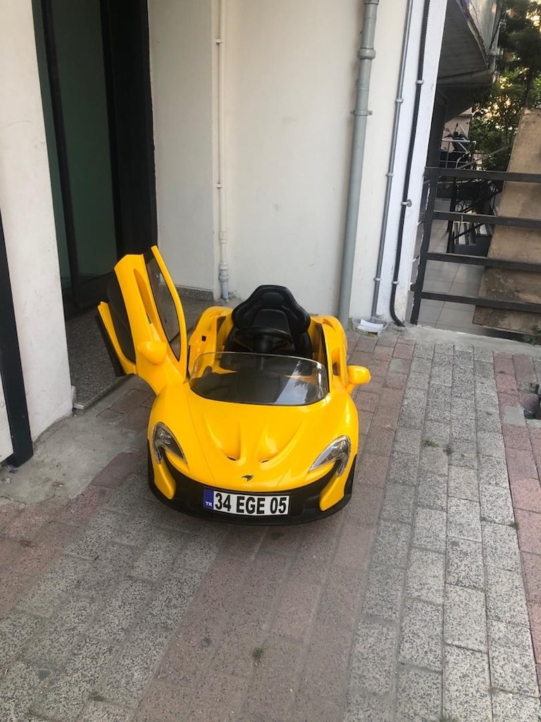 Maclaren P1 akülü araba - 4