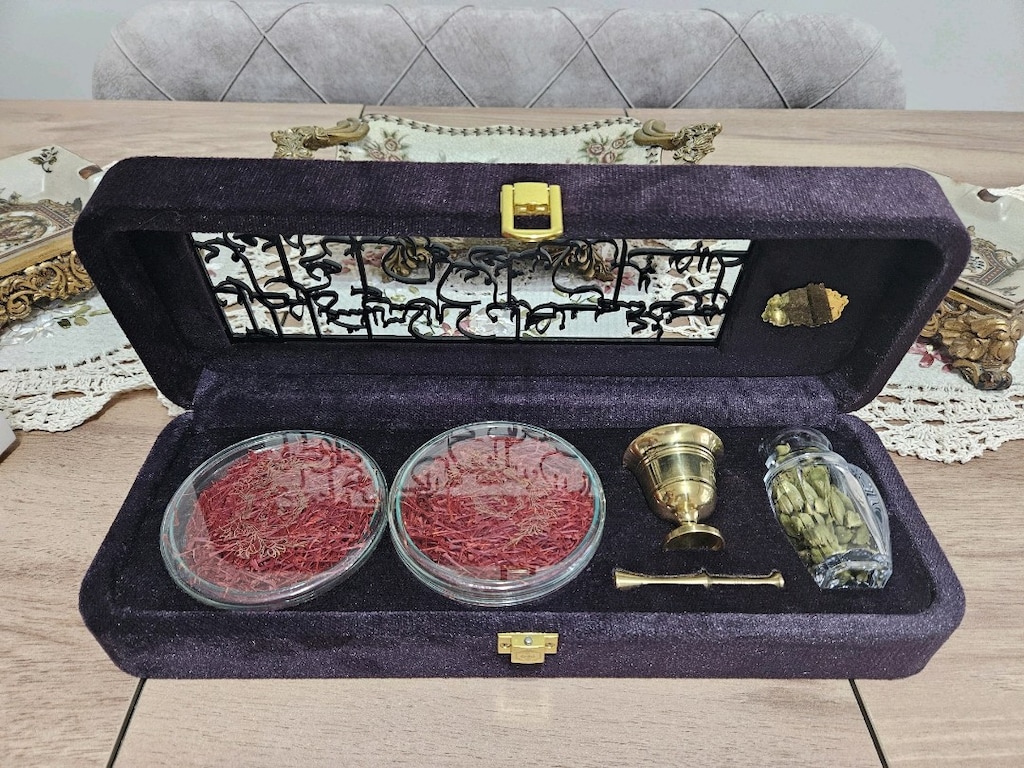 Orjinal İran Safranı ve Yeşil Kakule