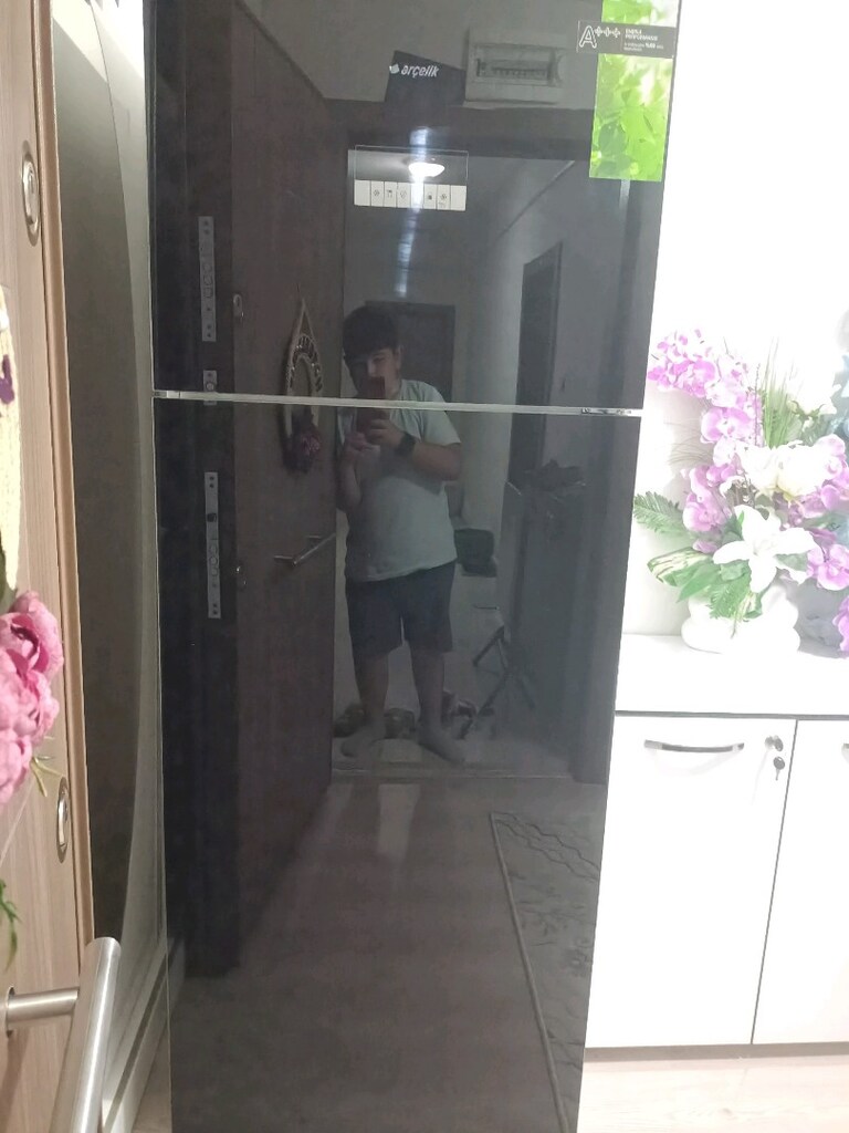 temiz kullanılmış gri inox.yuzeyi siyah cam buzdolabı boy 185 en 70 - 3