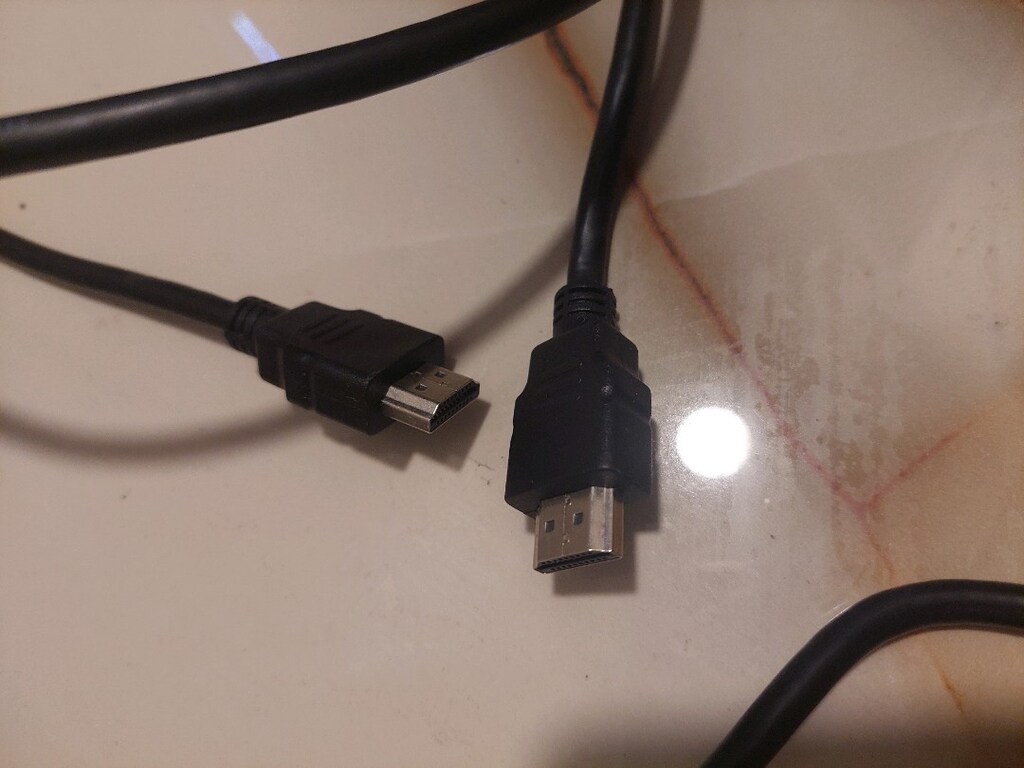 Hdmi kablo. VGA Görüntü kablo. 5 adet hdmi kablo, 2 adet vga kablo var - 4