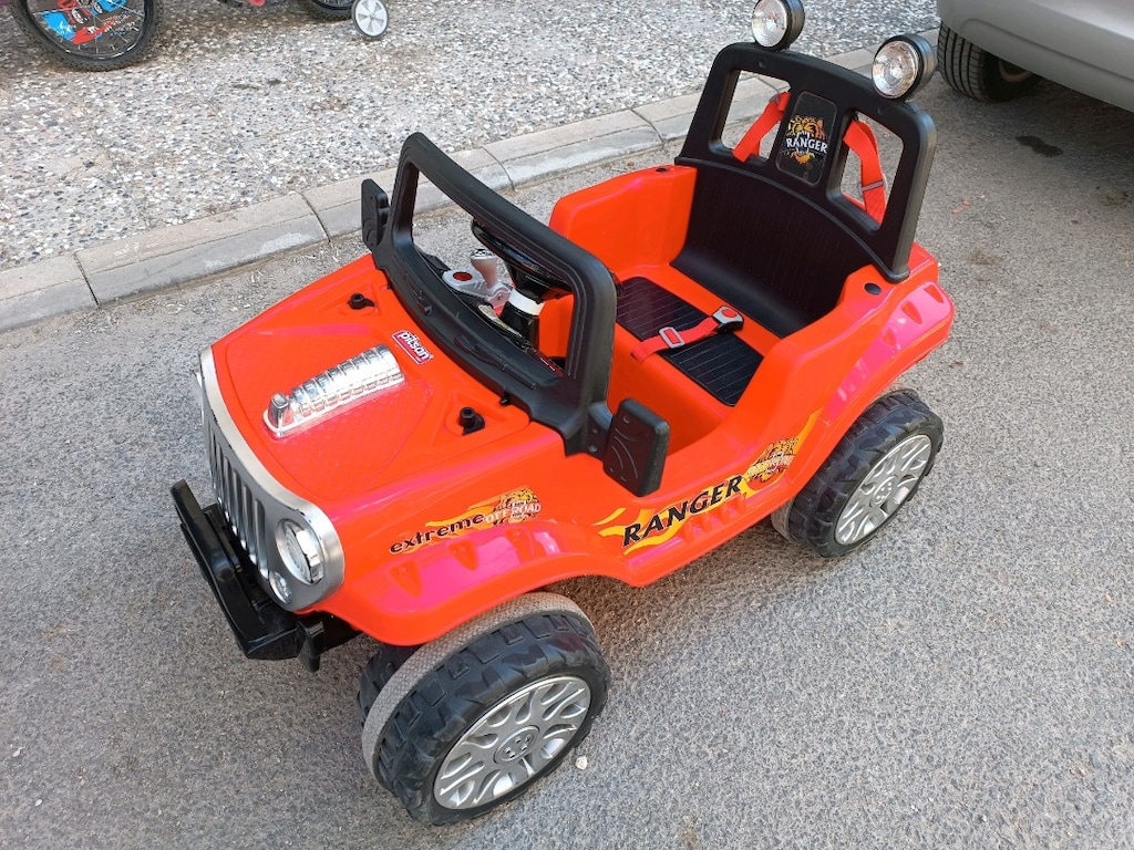 SAHİBİNDEN TERTEMİZ SIFIR AYARINDA AZ KULLANILMIŞ AKÜLÜ JEEP - 6