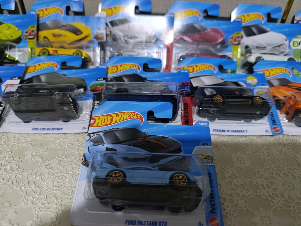 Hot Wheels Renkli Mini Araba Seti - 6