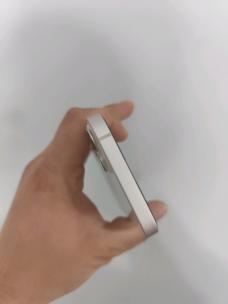 iPhone 13 - 4