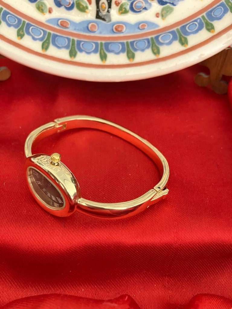 Cartier Altın Tonlu kelepçe kordonlu Oval kadın Saat - 4