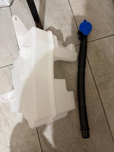 Ford Focus MK4 MK4.5 Cam Suyu Deposu