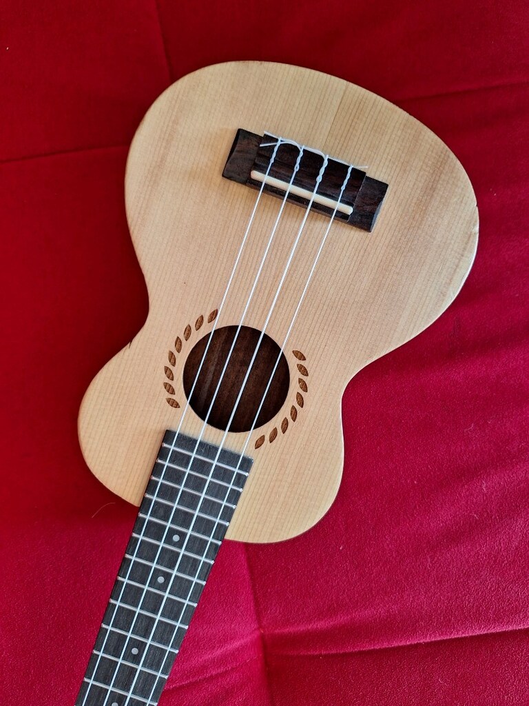 Ukulele Soprano - 3