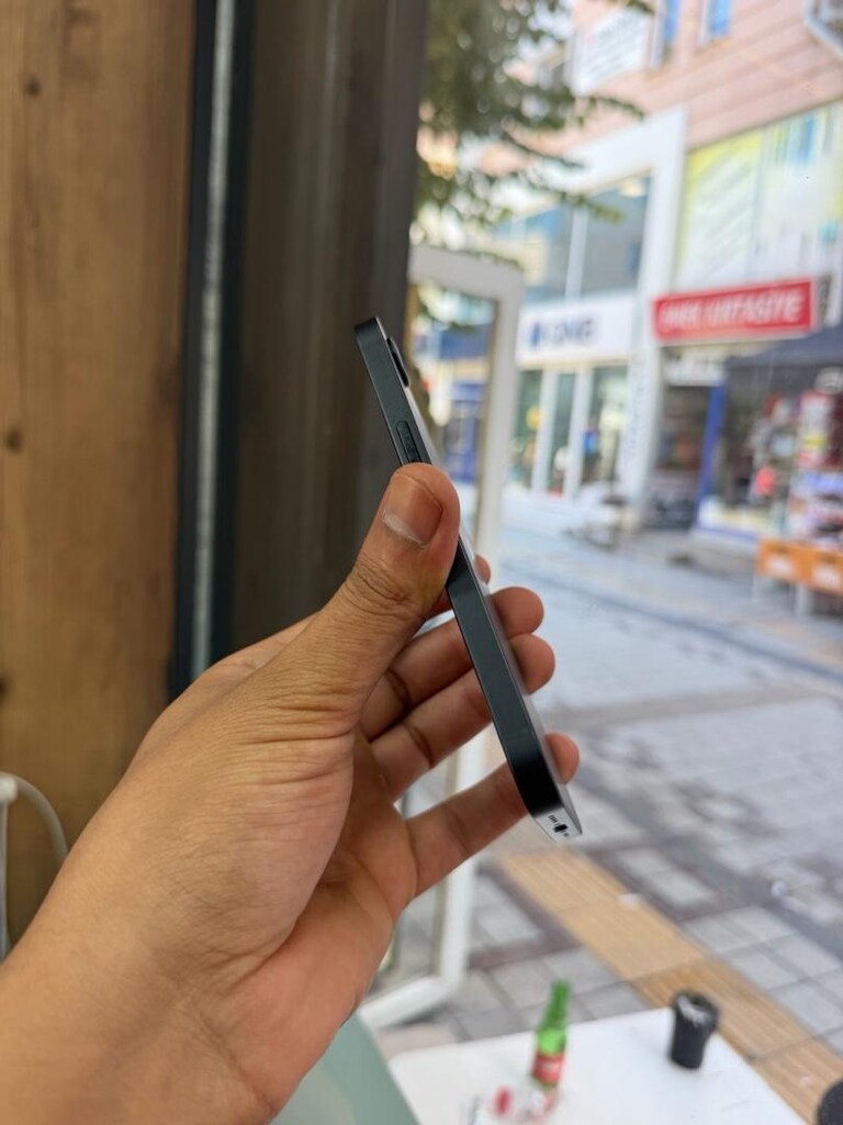 İPHONE 16 E - 4