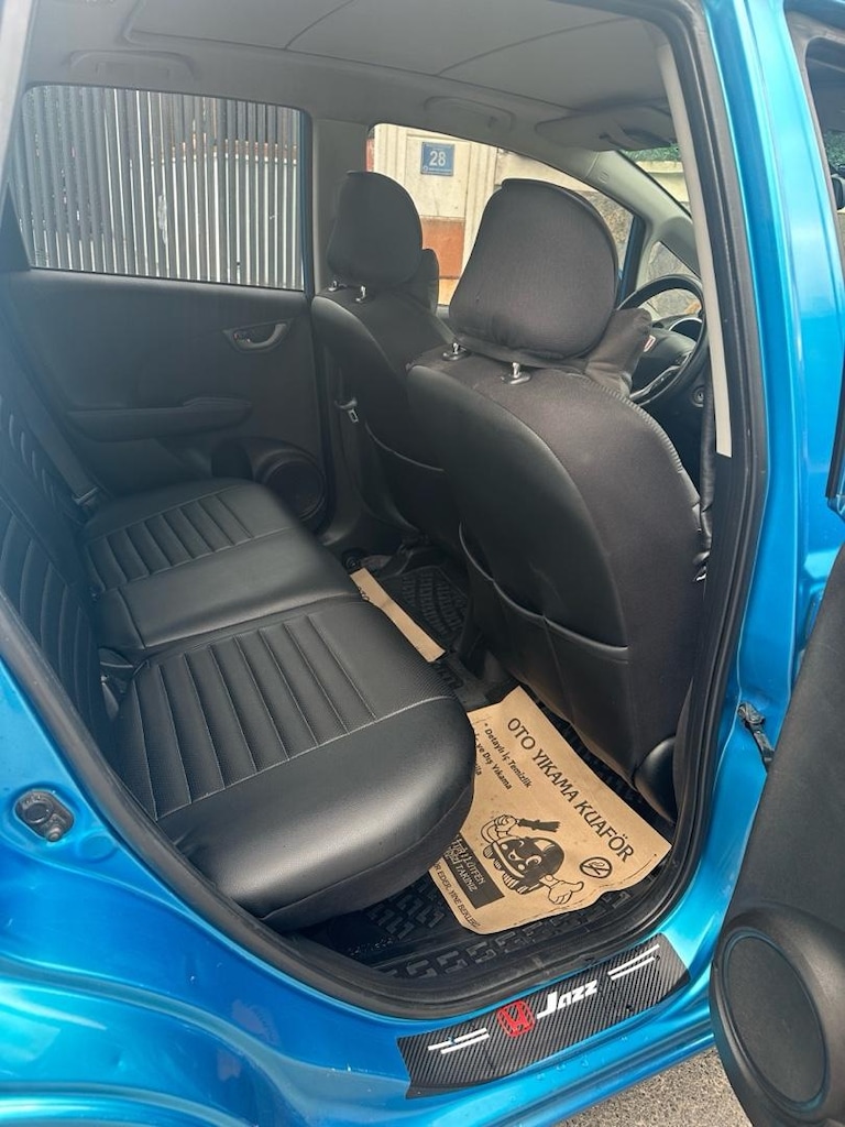 2010 honda jazz - 2
