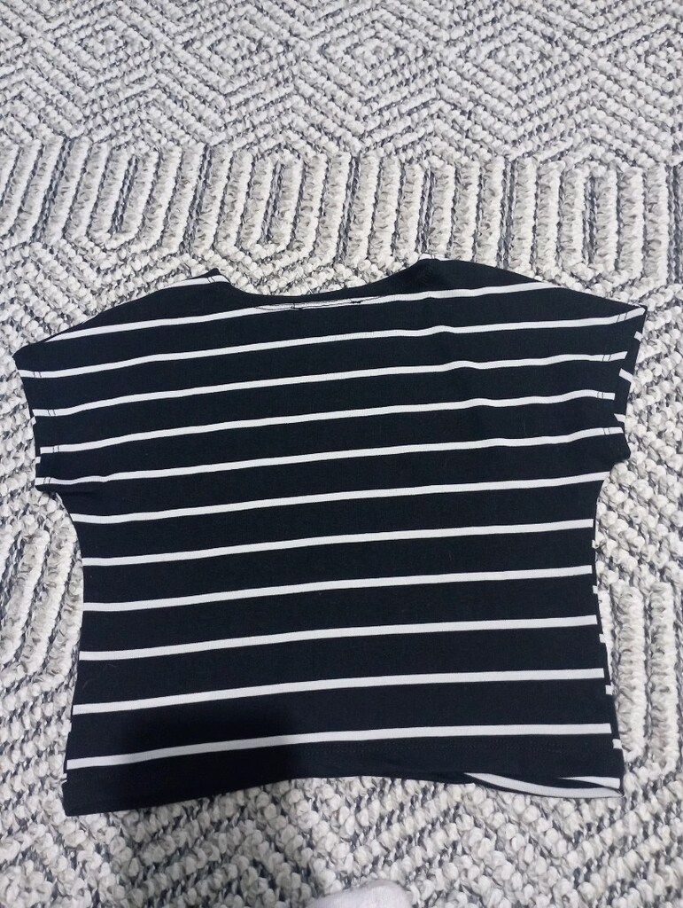 siyah beyaz çizgili crop - 2
