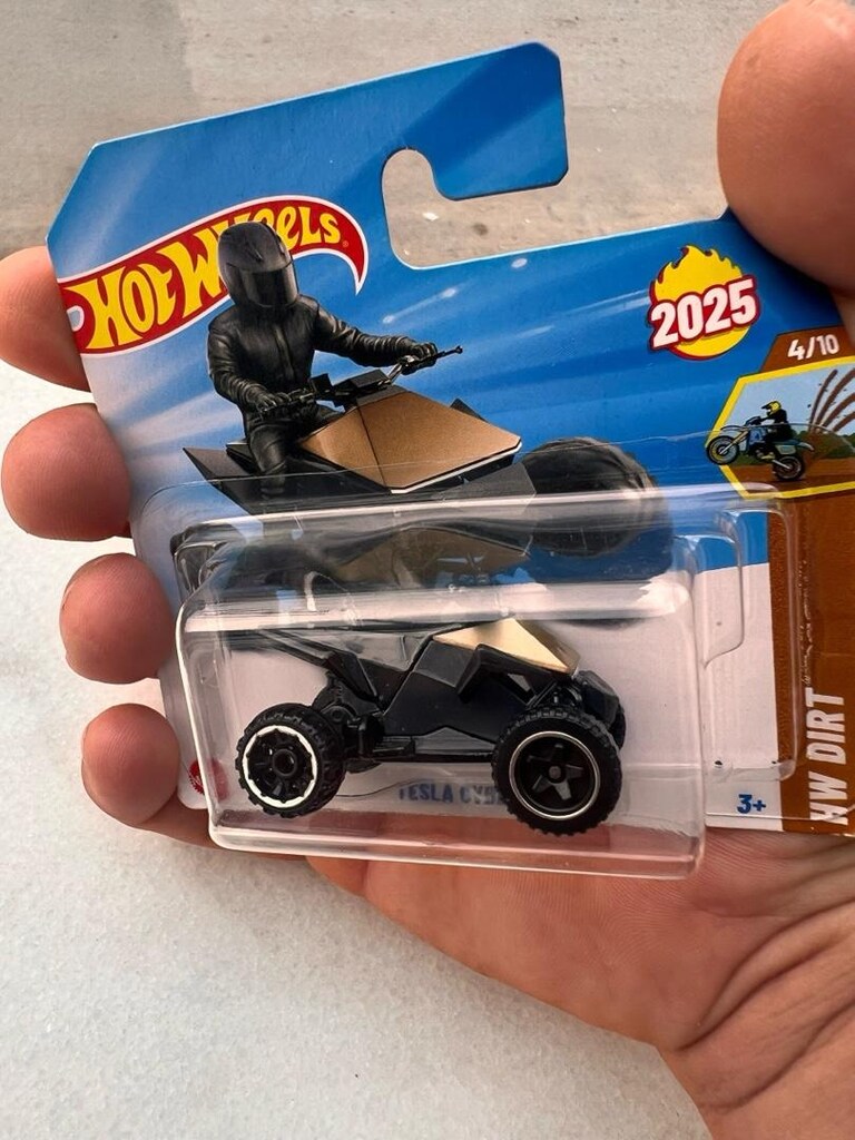 TESLA CYBERQUAD - 2