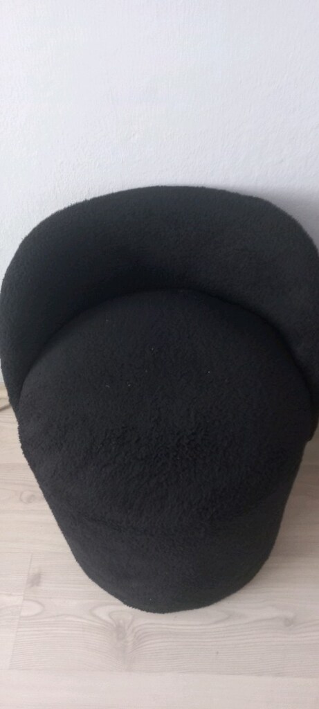 Siyah Peluş Berjer Koltuk – Şık ve Modern - 3