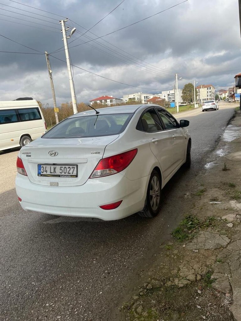 hyundai accent blue - 3