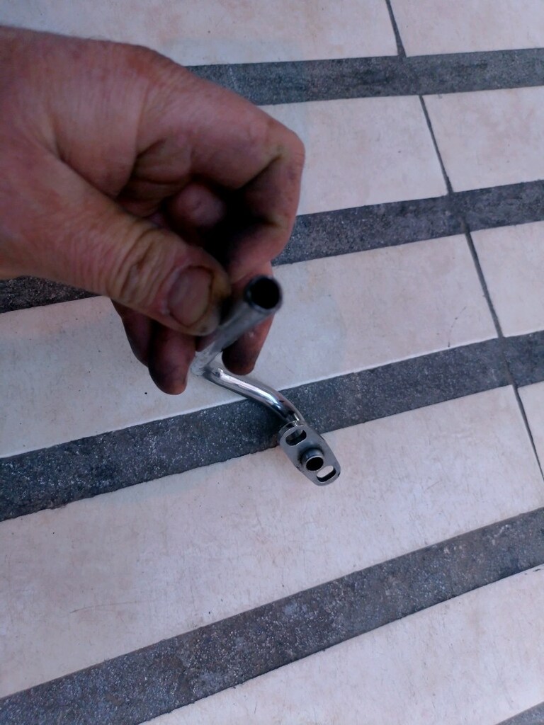 scuter 100 CC geri dönüşüm borusu - 2