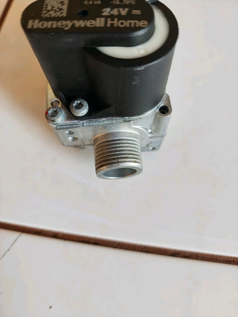 Honeywell markasına ait 24V (4.4VA) beslemeli kombi gaz valfi. durumun - 5