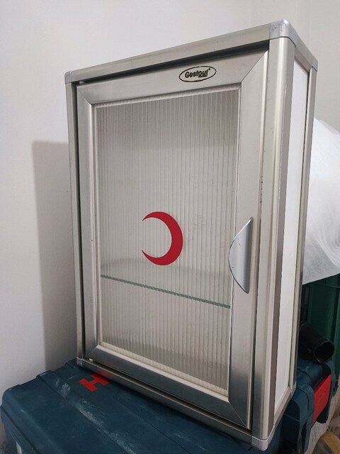 ecza dolabı