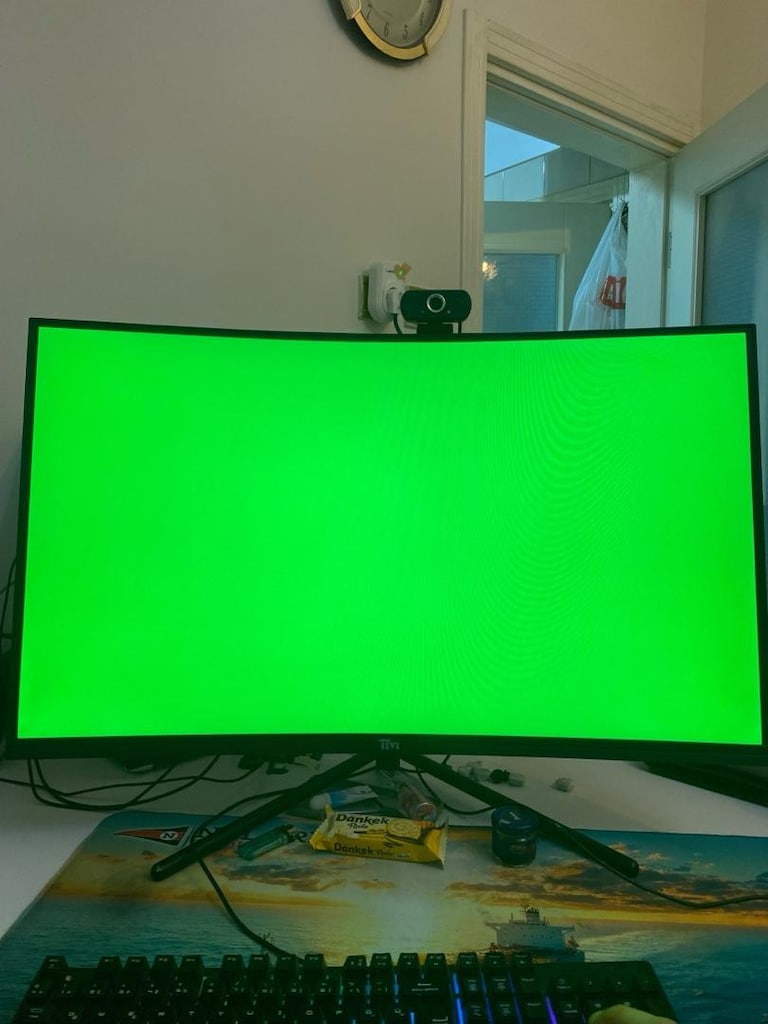 Twisted Minds 32 inc Curved 180hz Gaming Oyuncu Monitor - 10