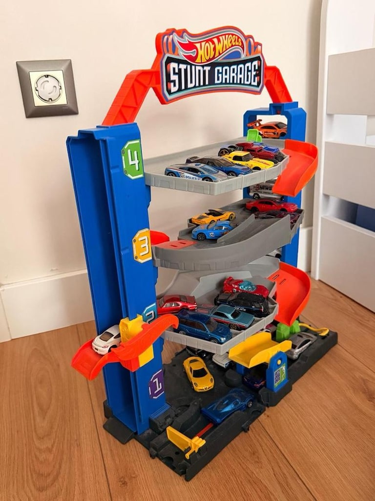 Hotwheels Ultimate Garage - 2