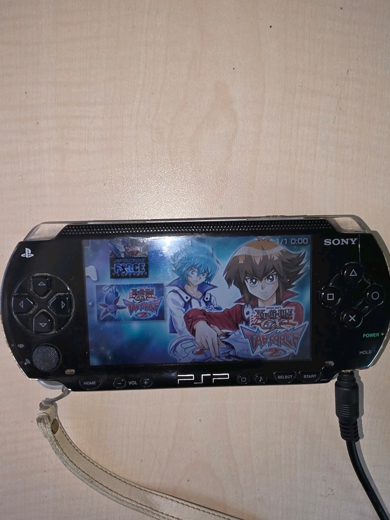 Sony PSP 1001 serisi creklidir 4 gb hafizalı - 4