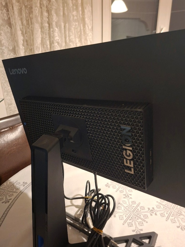 Lenovo Monitör - 5
