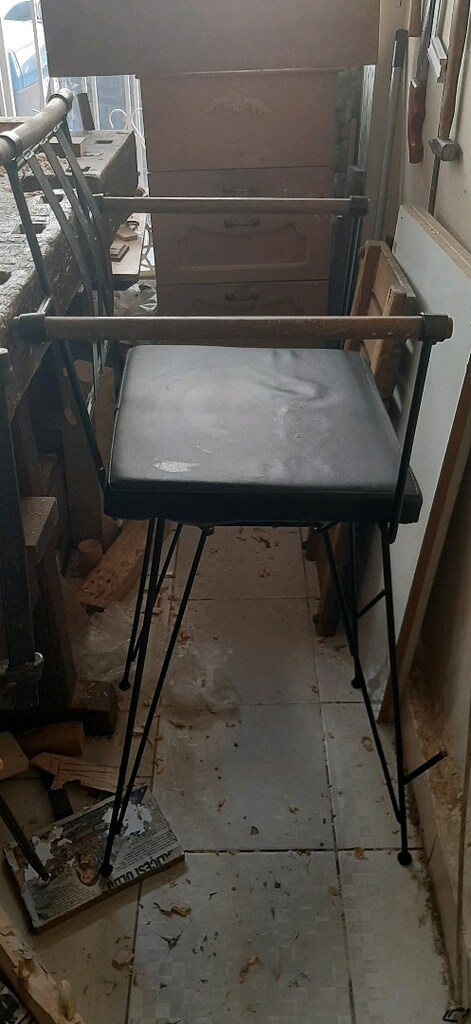 Bar sandalye 2 adet demir tanesi 3000 tl - 5