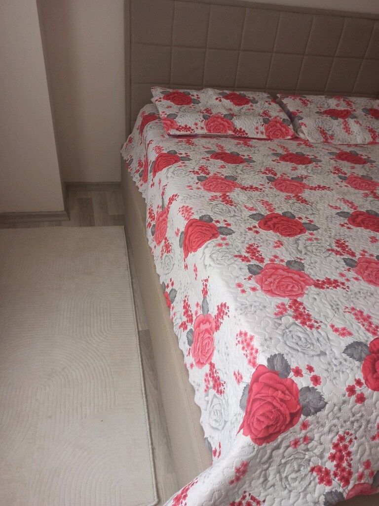 Yatak carsaf TK.boy 2.30 en 2.15 yastık boy 68 en 52 - 2