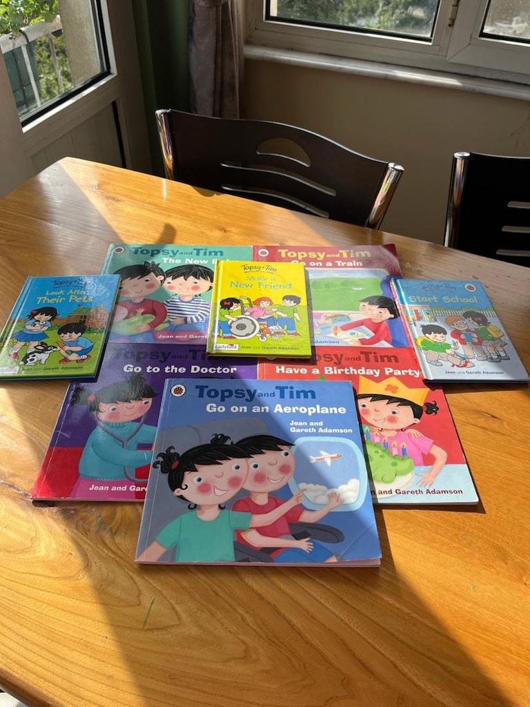 Topsy+Tim 8’li İngilizce kitap seti - 5