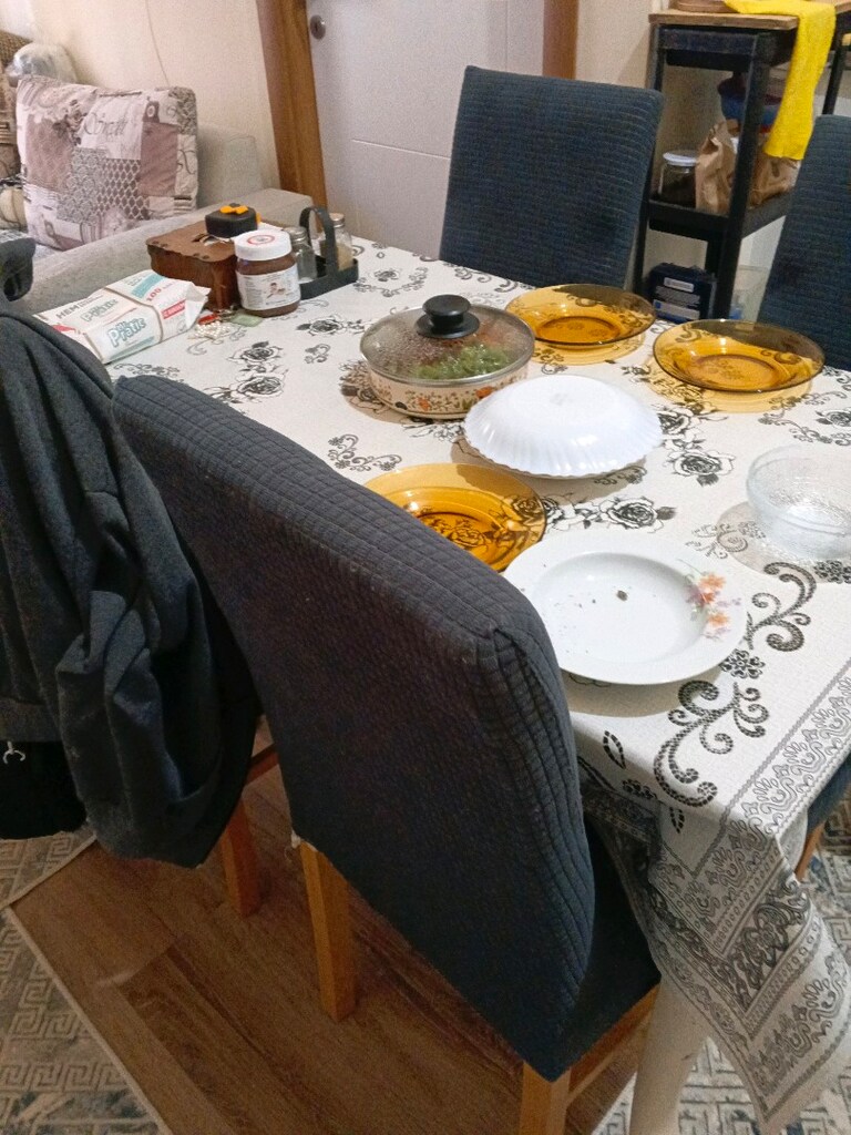 satılık yemek masası ve sadece takıiiicak bacaklarcızıkları - 2
