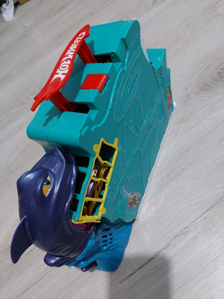 Hot wheels köpek balığı oyuncak seti - 11