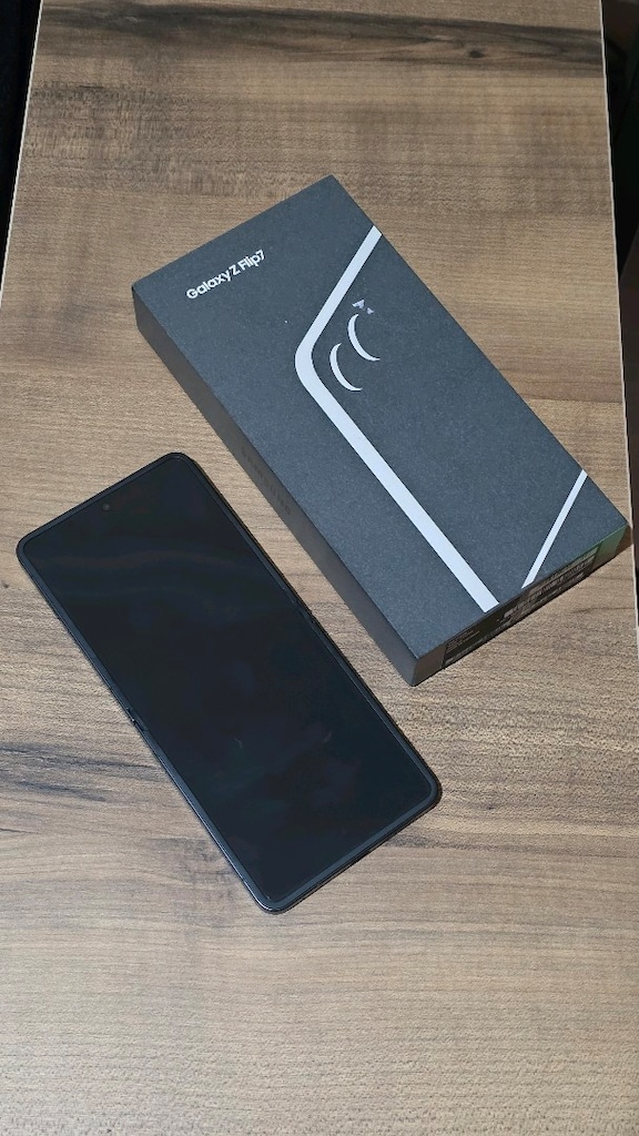 Samsung Z Flip 7 SIFIR GİBİ - 11