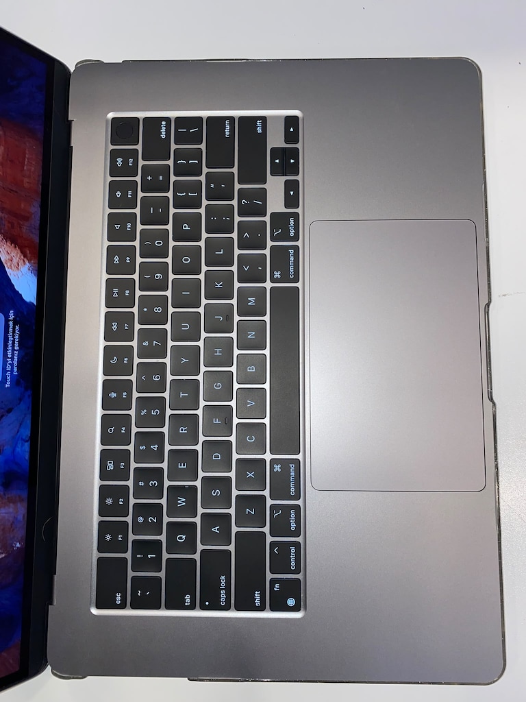 MacBook Air 15" M2 / 8 GB RAM / Tertemiz - Az Kullanılmış - 7