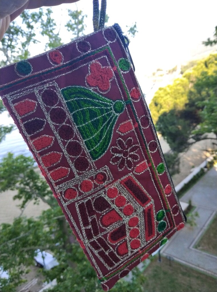 Nakışlı el çantası. - 2