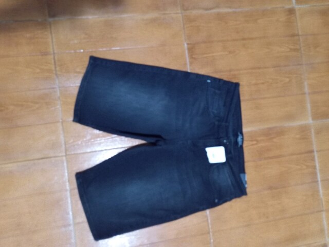 #bermuda kot şort pantolon..Eni 44 Boyu 55Çokça ünlü marka şort var..