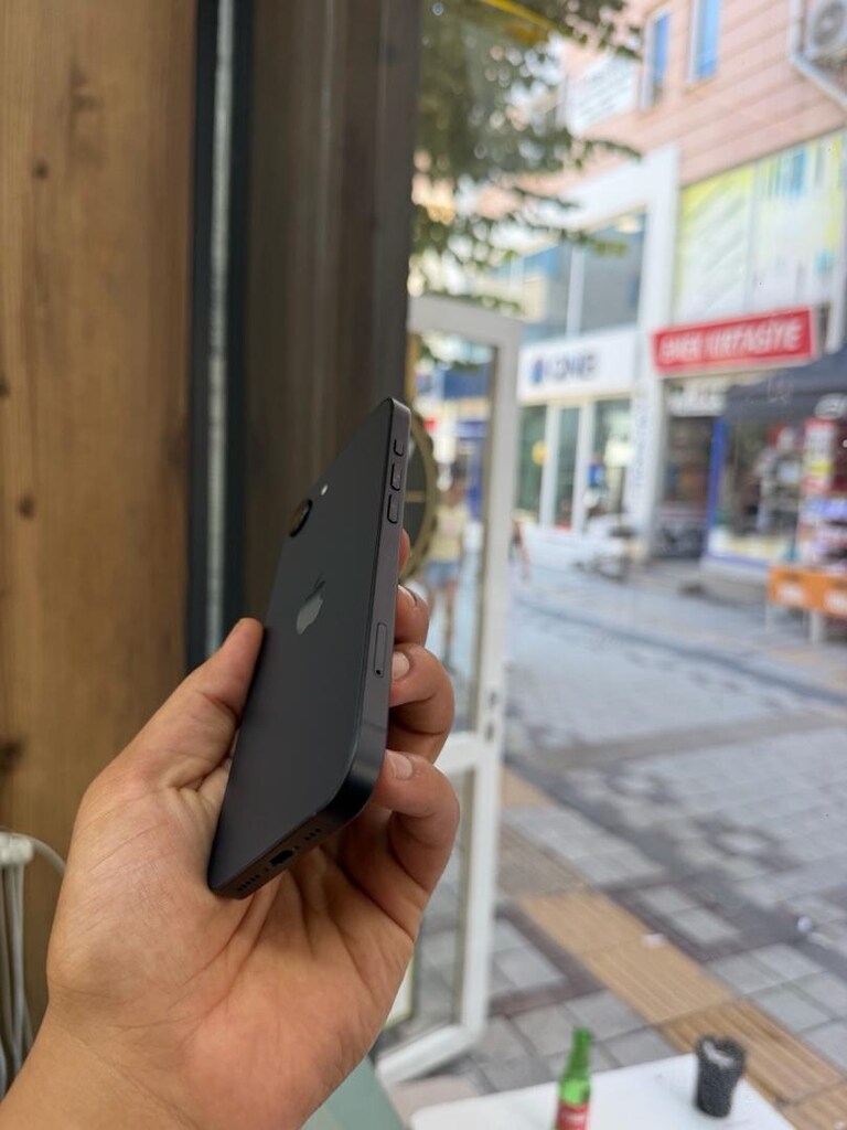 İPHONE 16 E - 3