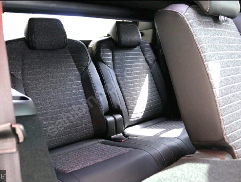 PEUGEOT 5008 1.2 HYBRID - 7