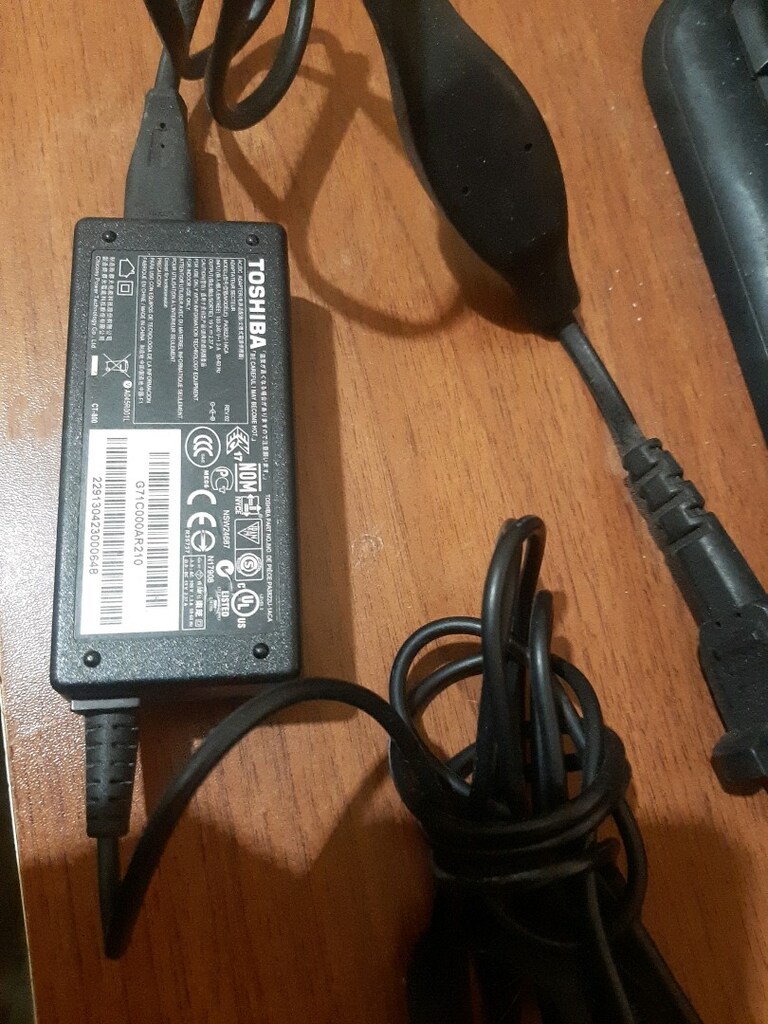 toshiba 19v 2.37a pa3822u-1aca - 7
